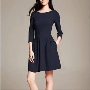GAP | Women’s Black 3/4 Sleeve Crewneck Fit and Flare Back Zip Dress, Size 0